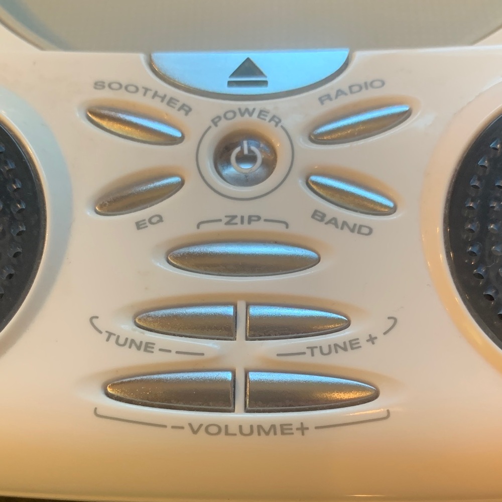 Sharper Image AM/FM Alarm Clock Sound Soother 20 for iPod/MP3 Players - Picture 4 of 13